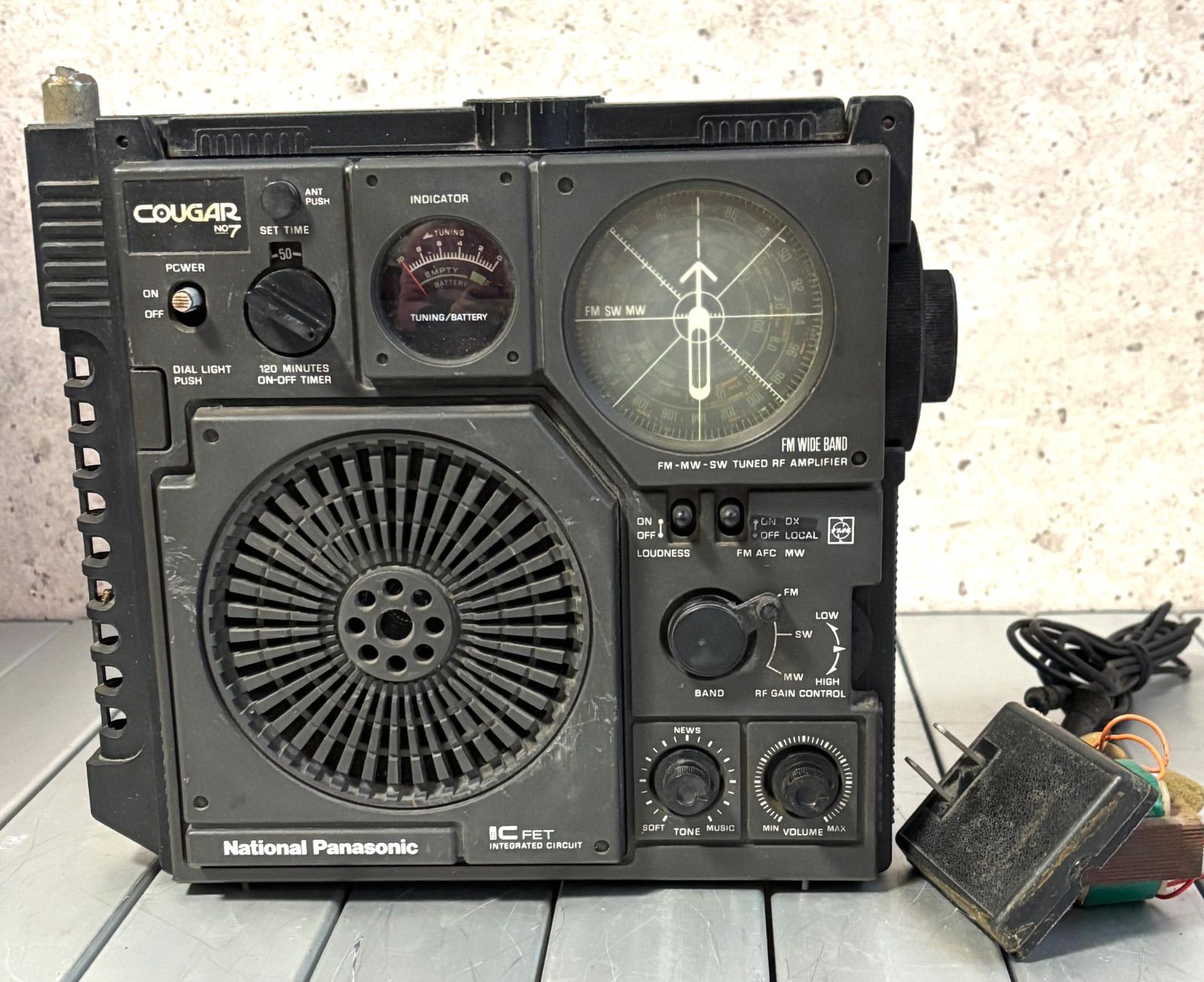 ナショナル受信機R-48号用キャビネット（シャーシは入っていません