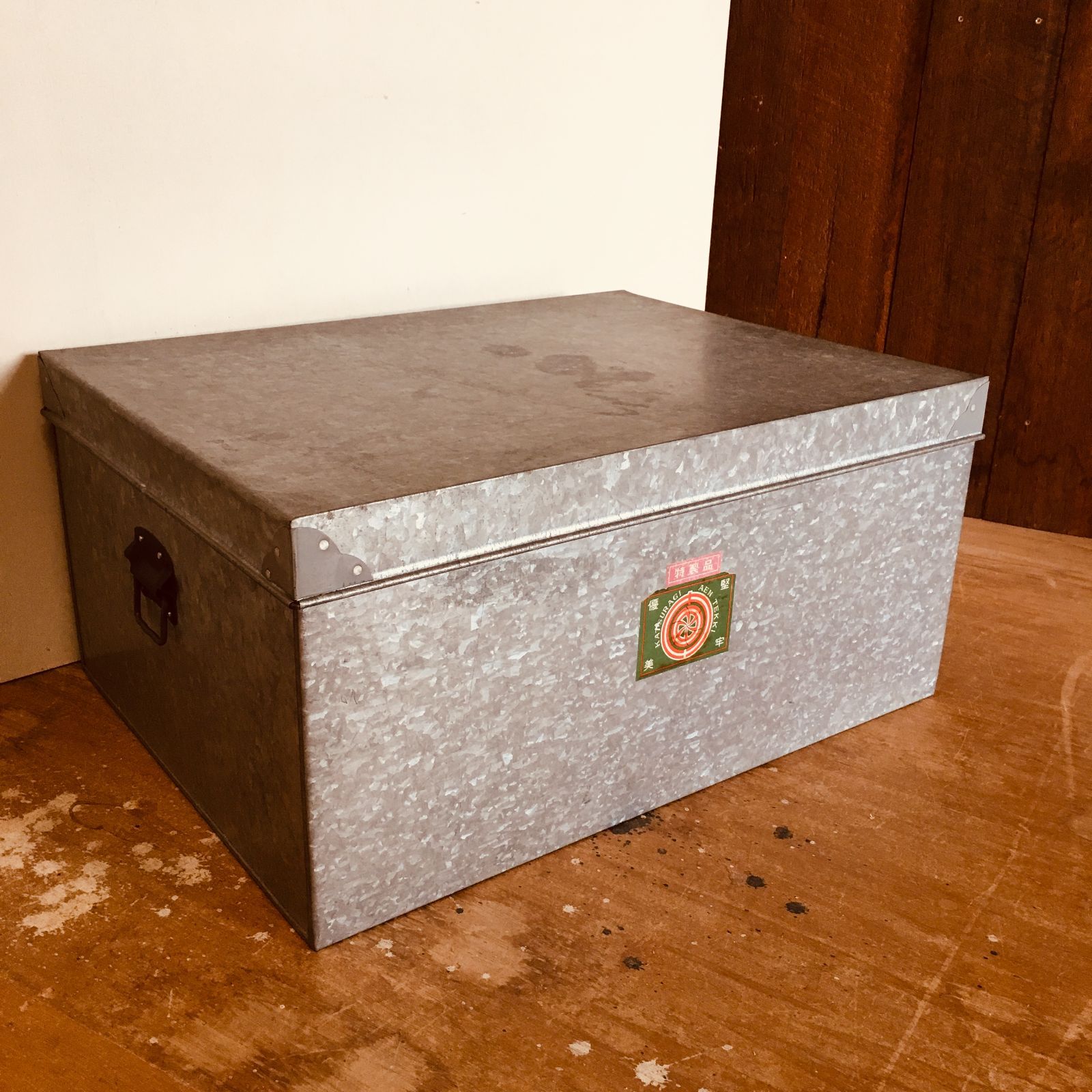 昭和レトロ ブリキの収納缶 衣装ケース 蓋つき - メルカリ