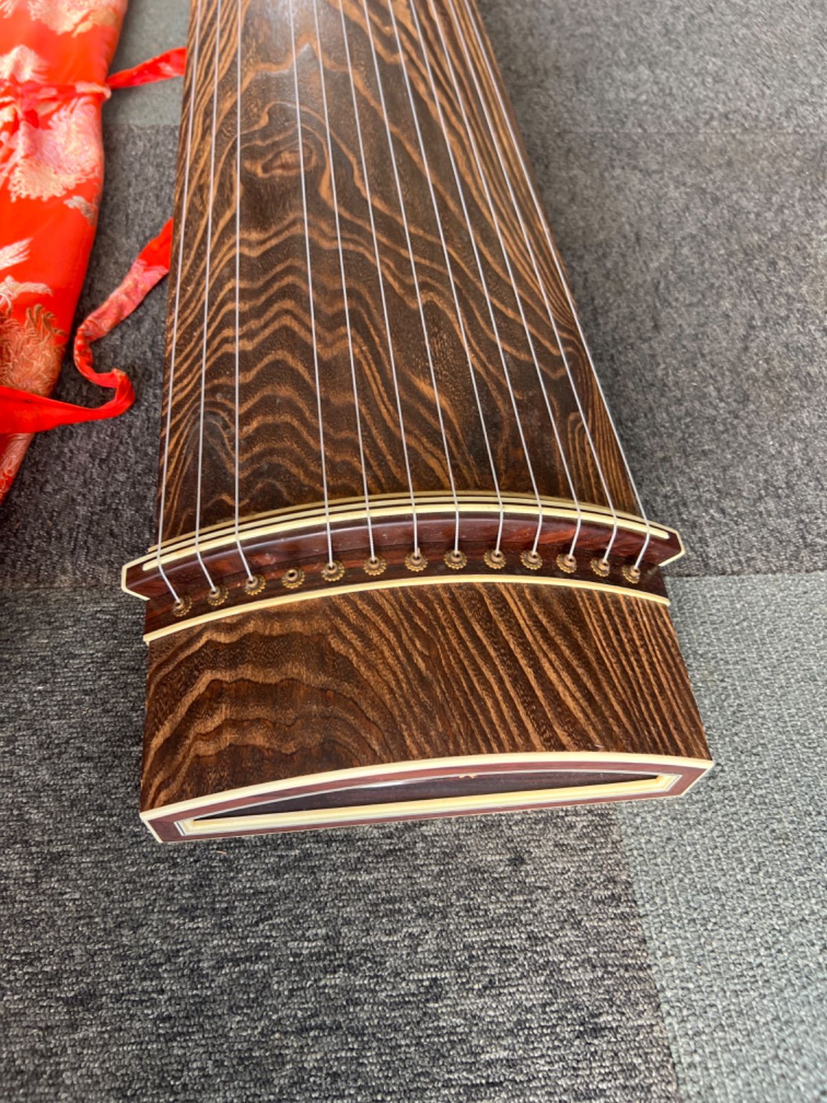 良品】琴 和楽器 弦楽器 13弦 和琴 木製 13弦琴 赤い布付き