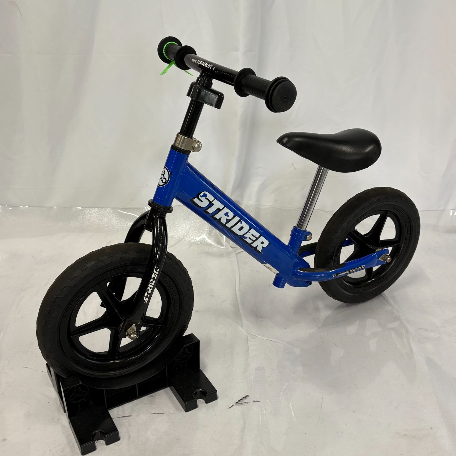 ✨良品✨STRIDER SPORTS 12インチ ブルー 日本正規品 Amazon.co.jp