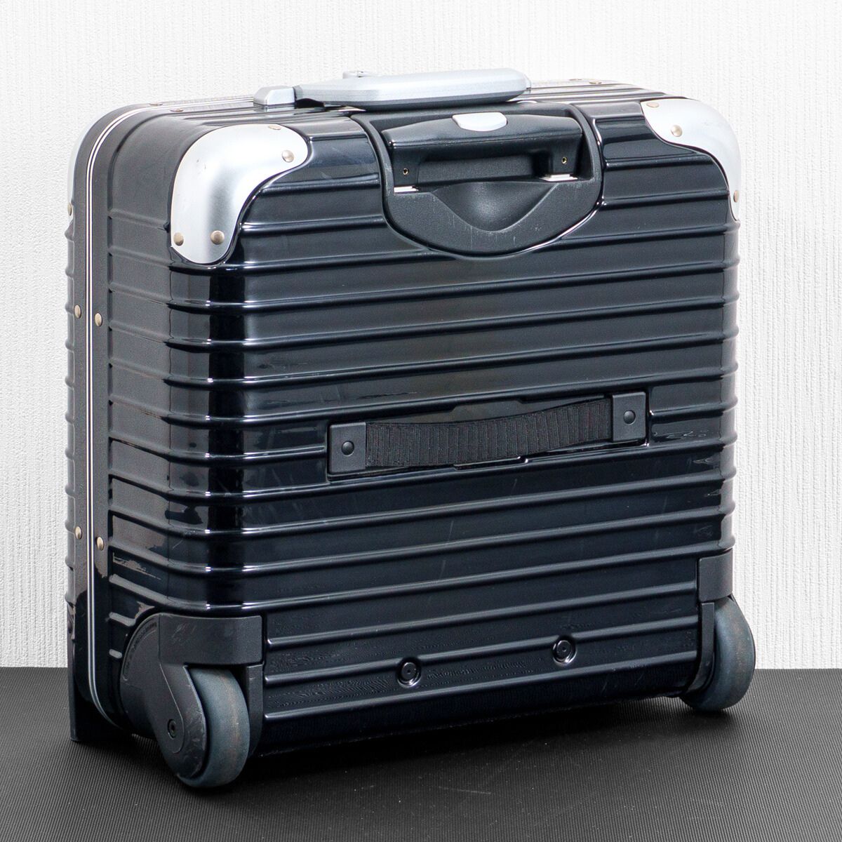 リモワキャリーバック ！機内持ち込みサイズ！RIMOWA リモワ LIMBO