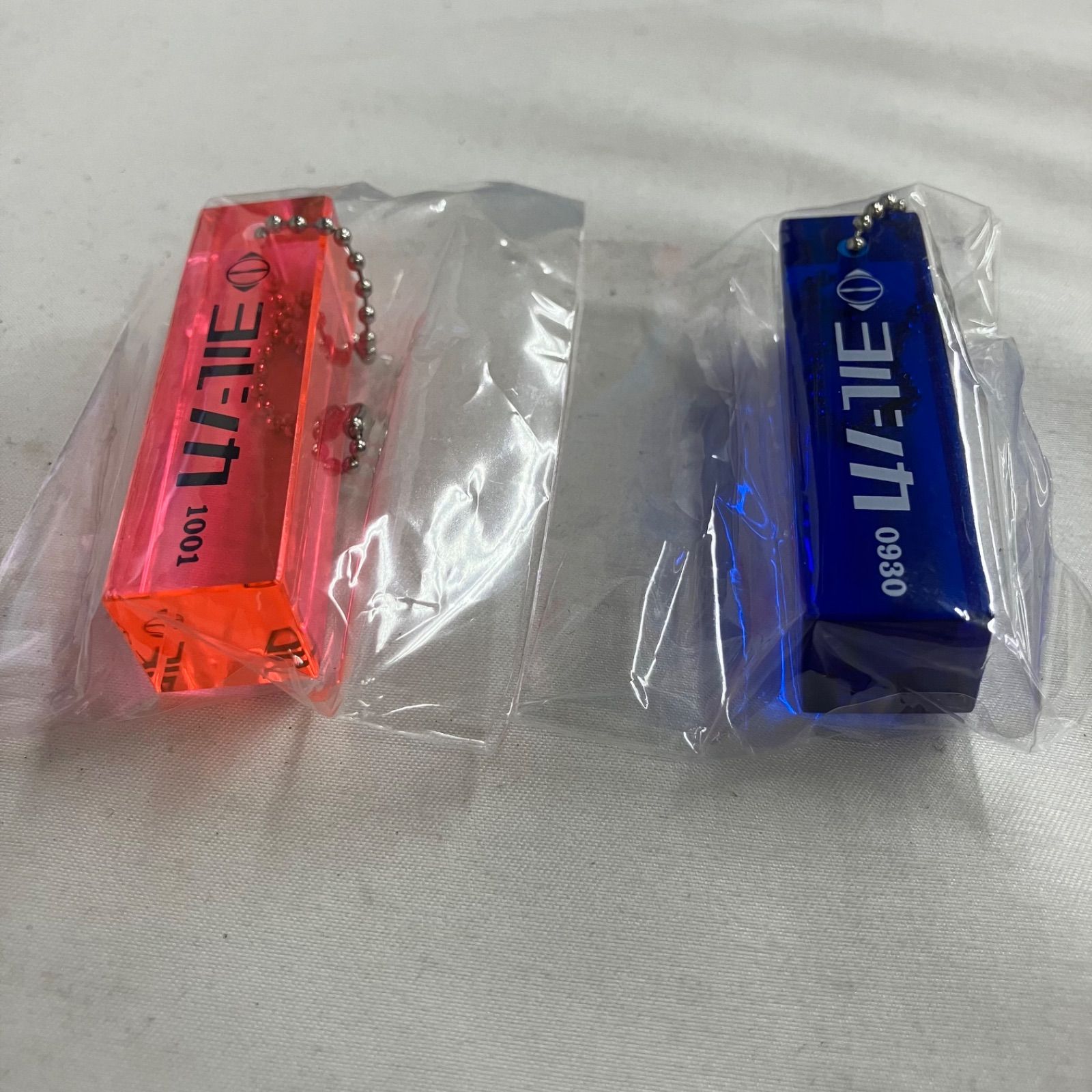 ヨルシカ ルームキーホルダー 赤 神戸 9/7 ヨルシカ 盗作 再演 ガチャ