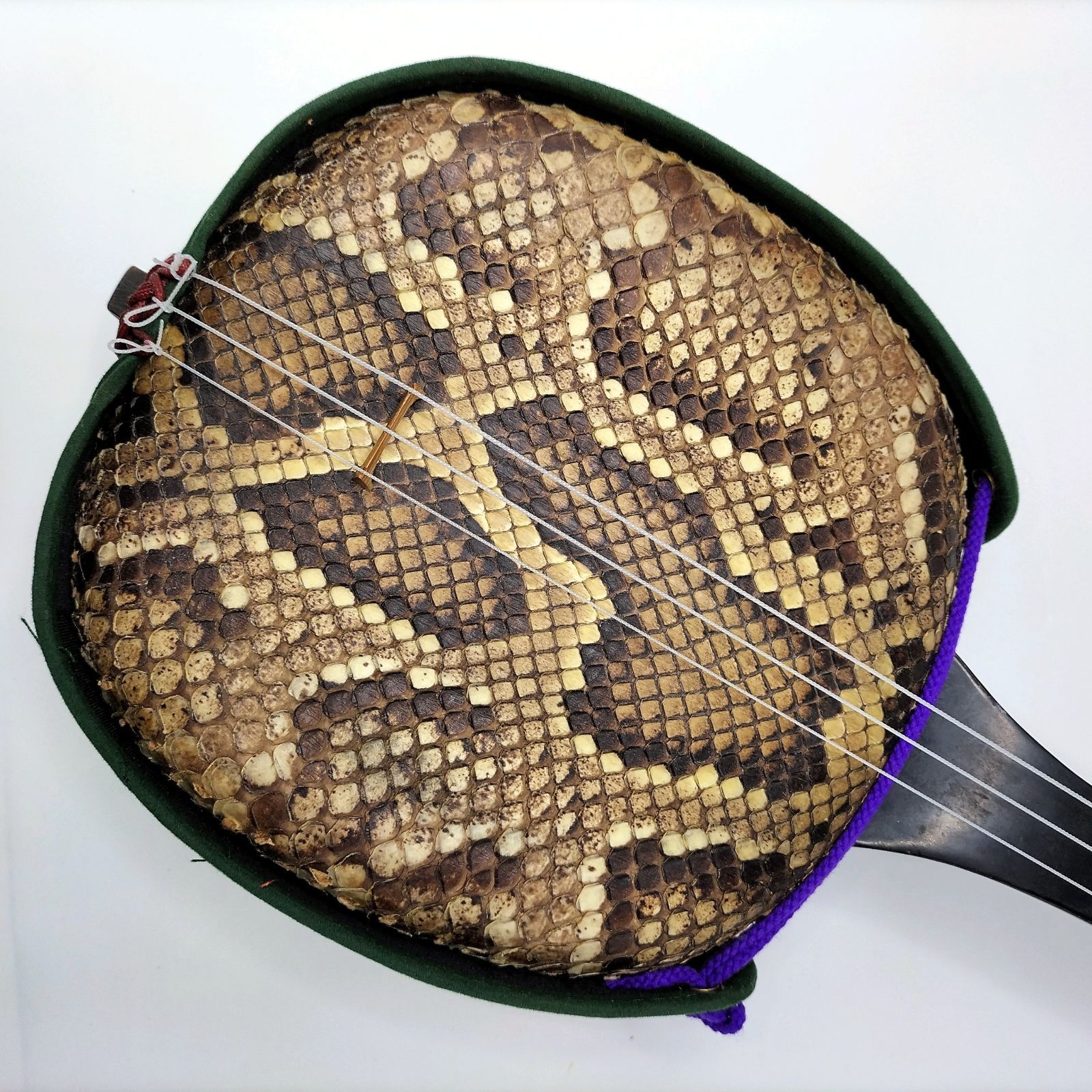 三線 本革 沖縄三線 本皮 ハードケース付 - メルカリ