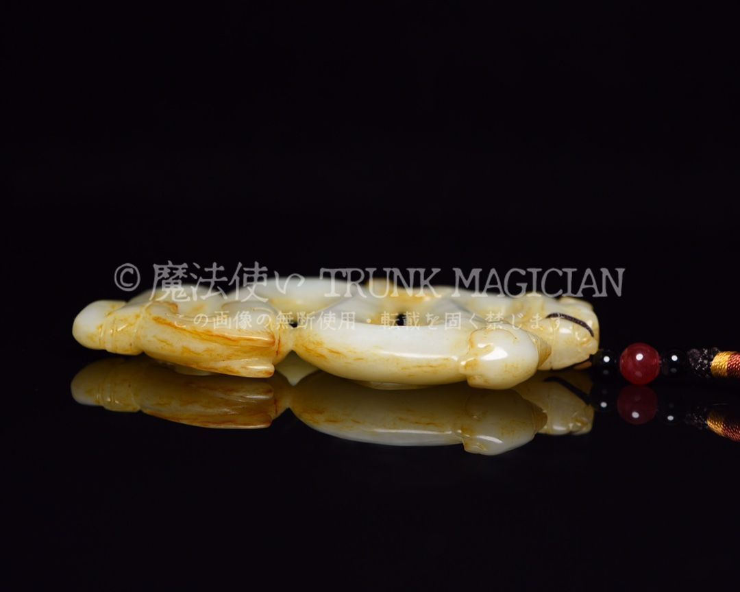 旧家蔵出し 和田玉細密彫 高古件 透空彫 飛龍在天 根付 置物 賞物 供養