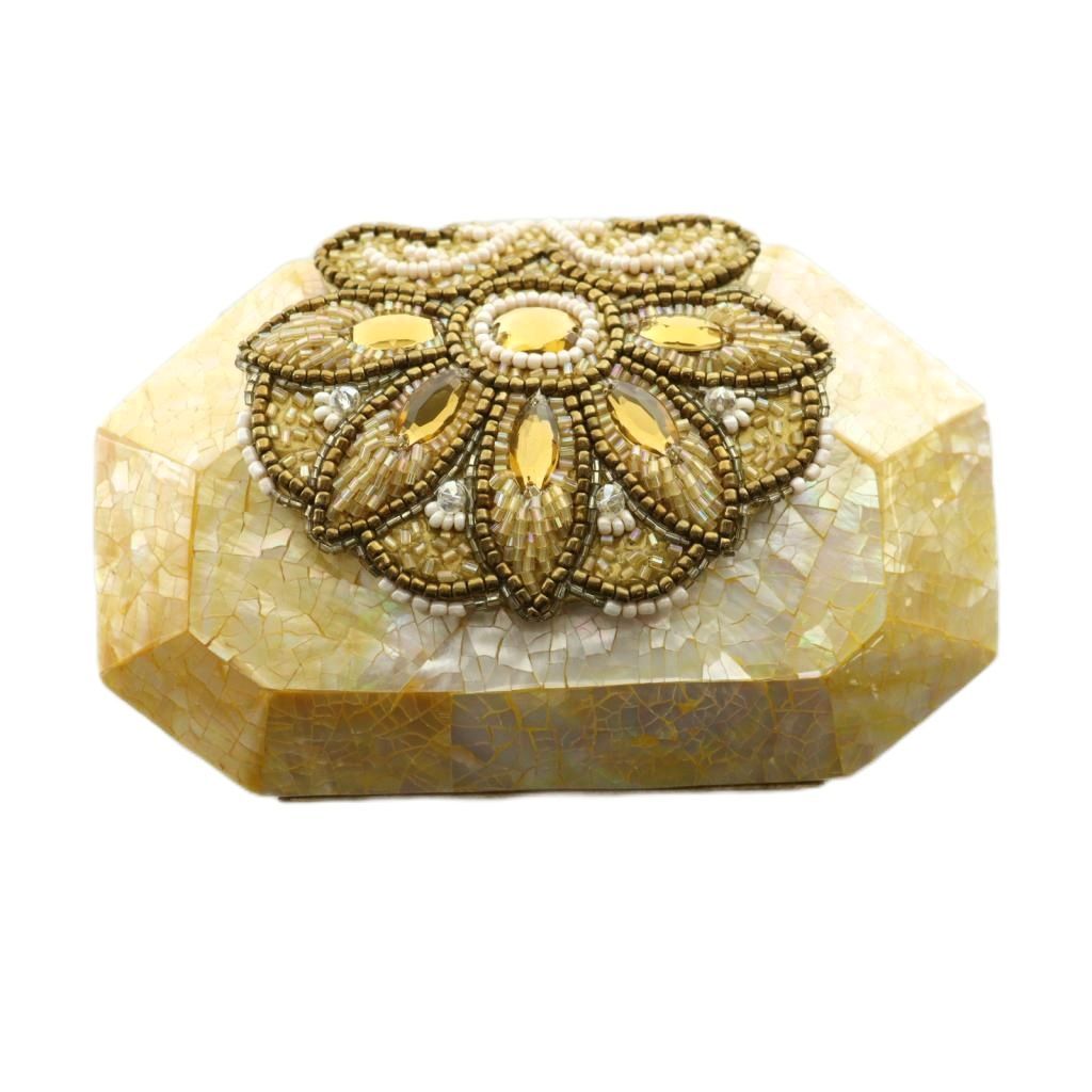 グレースコンチネンタル GRACE CONTINENTAL フラワーシェルクラッチ