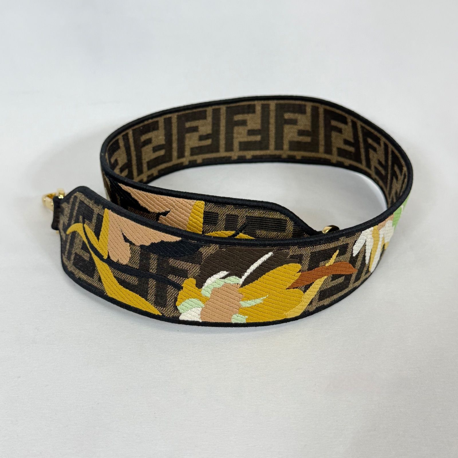 希少・美品】FENDI フェンディ キャンバス ズッカ柄 ストラップユー