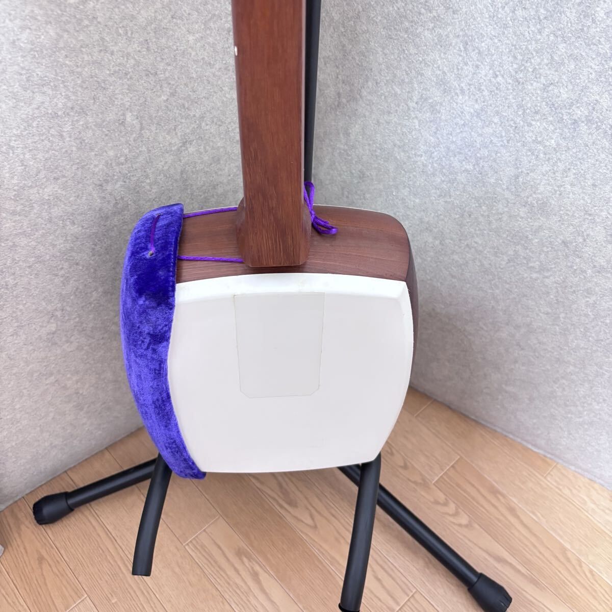 □【綺麗】津軽三味線 花梨 丸打胴 人工皮 棹幅:約3.1cm - メルカリ