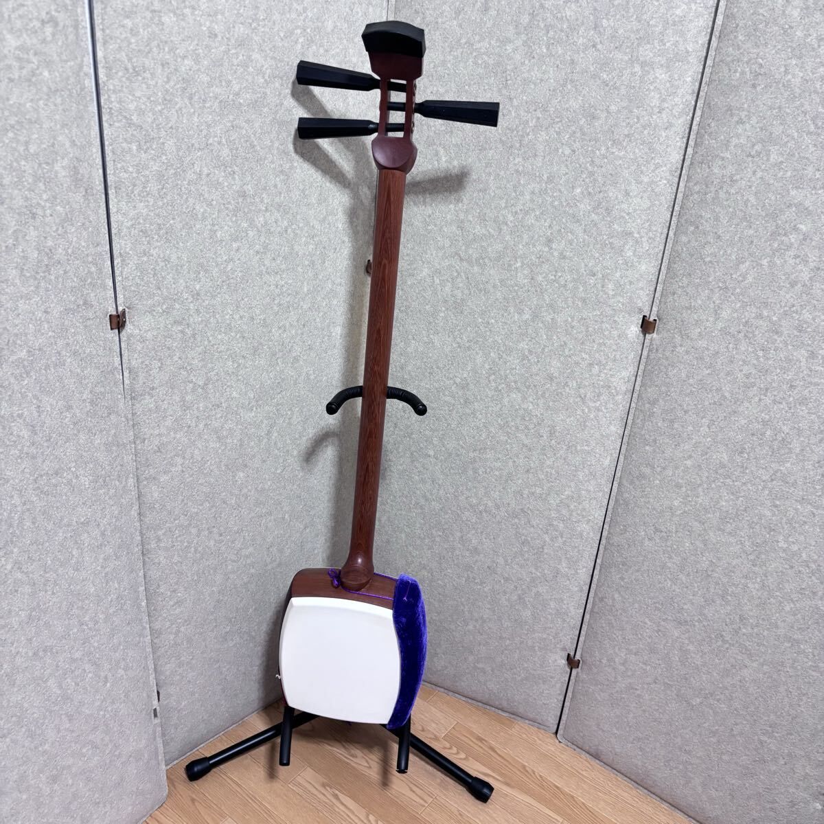 □【綺麗】津軽三味線 花梨 丸打胴 人工皮 棹幅:約3.1cm - メルカリ