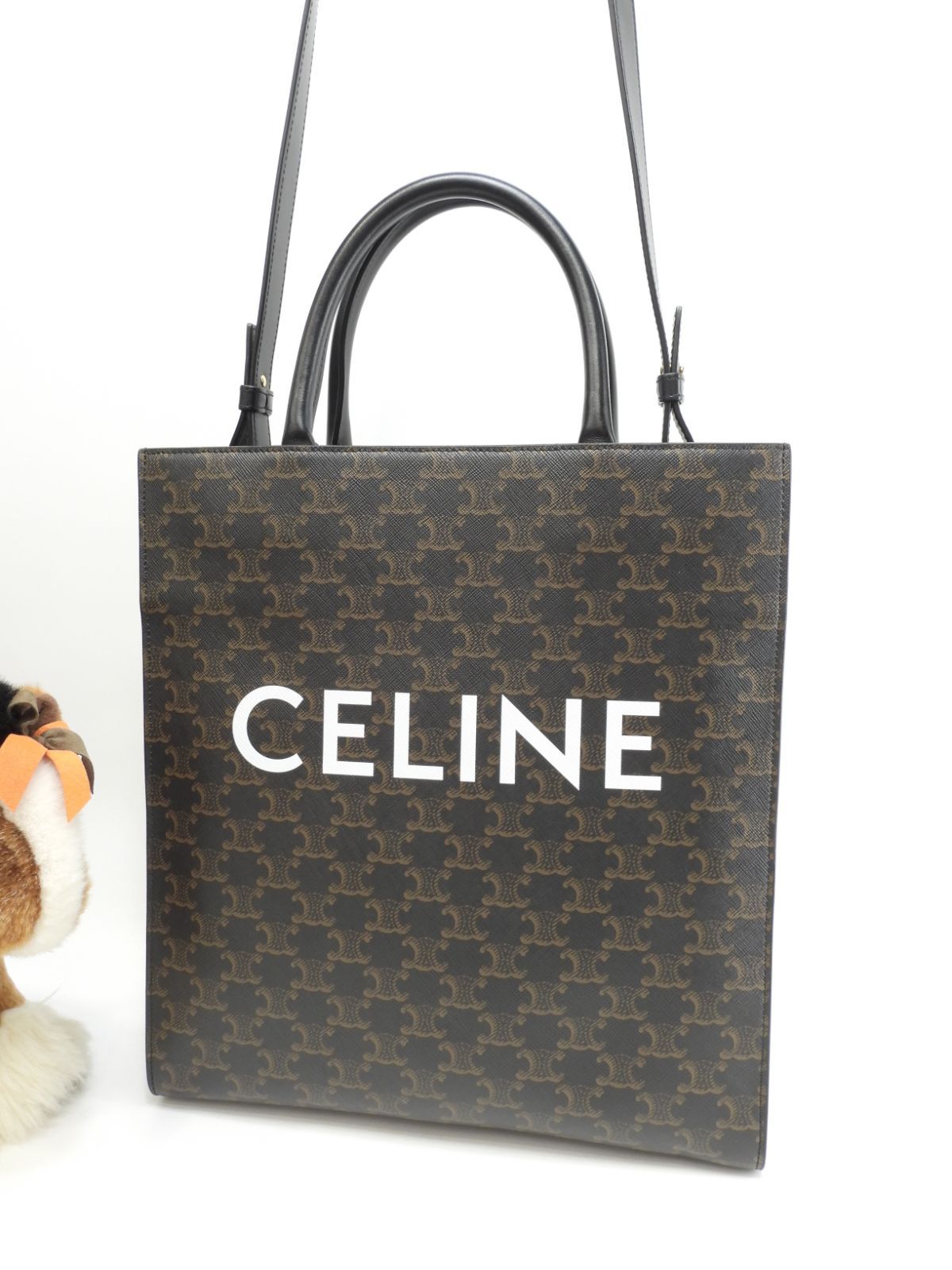 セリーヌ ミディアムバーティカルカバ トリオンフ 黒黒 s付