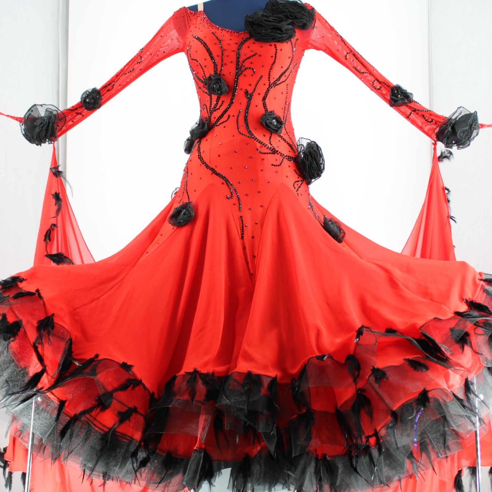 美品 社交ダンス衣装】レッド×豪華フリル ワンピース ドレス 赤 ファー