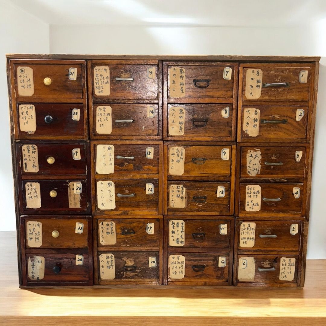 某有名オークション買入 古道具 薬棚 多引き出し 箪笥 当時物 江戸時代
