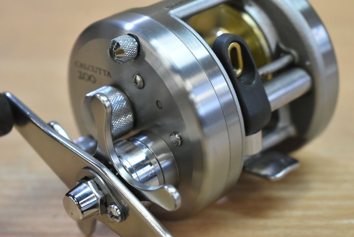 シマノ 05 カルカッタ200 透し彫り カスタム SHIMANO 彫金カスタム