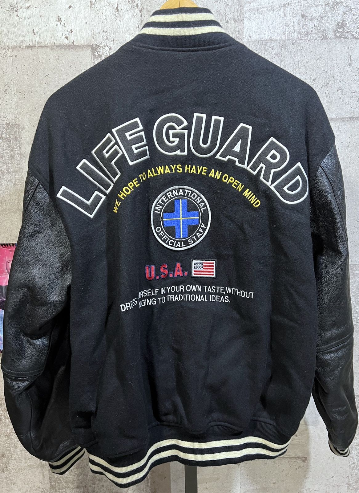 ☆牛革（袖） ライフガード（LIFE GUARD） 刺繍 スタジャン 古着