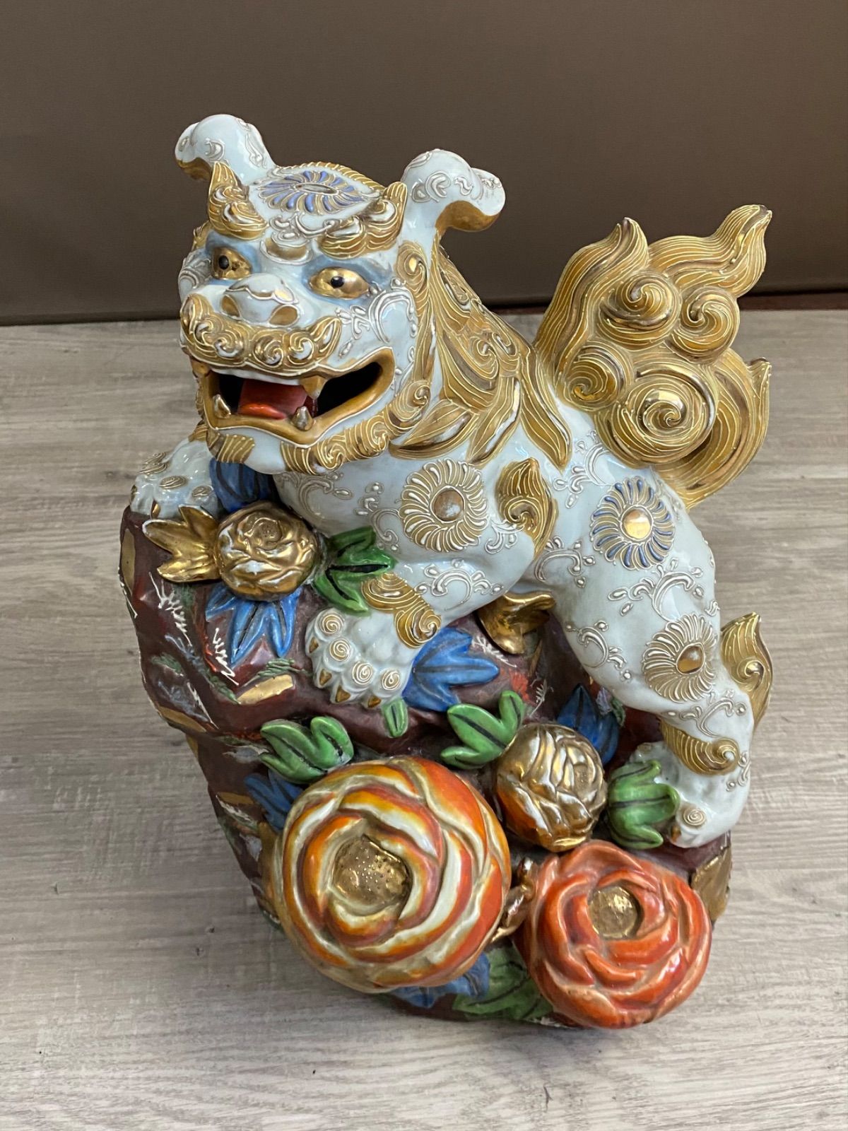 九谷焼 蓋付き香炉 獅子の彫刻九谷焼 香炉 双耳 獅子蓋 木箱付(メ1491