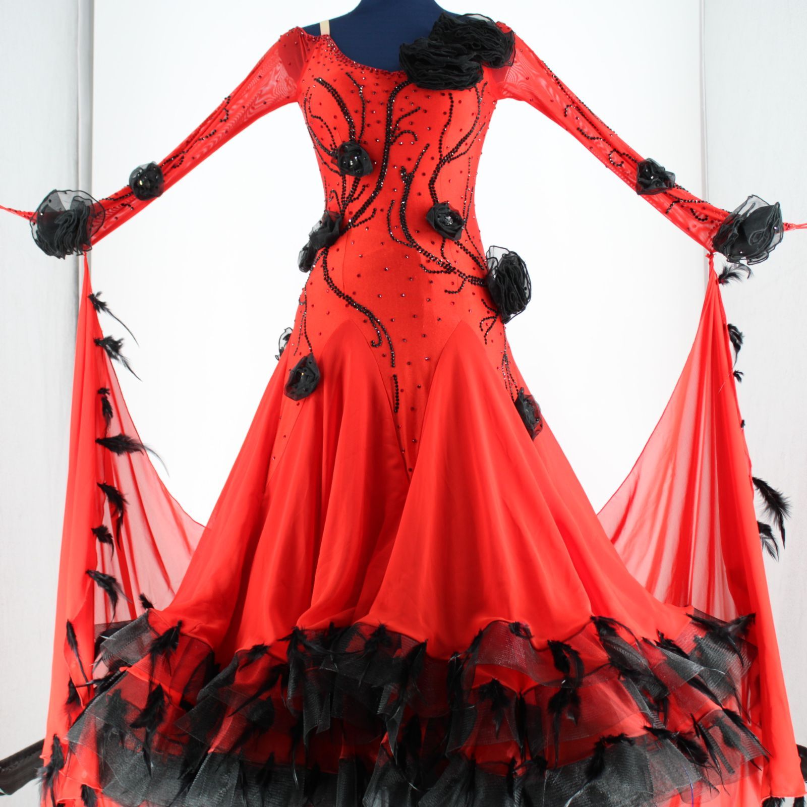 美品 社交ダンス衣装】レッド×豪華フリル ワンピース ドレス 赤 ファー