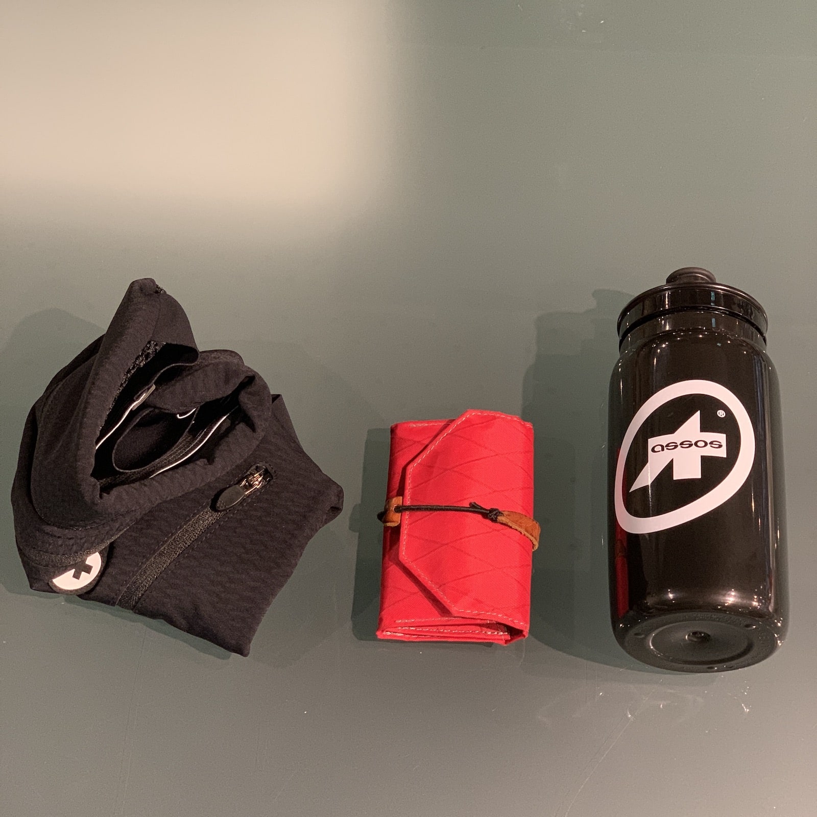 秋のサイクリング & 旅行のお供に。4代目 ASSOS スパイダーバッグ