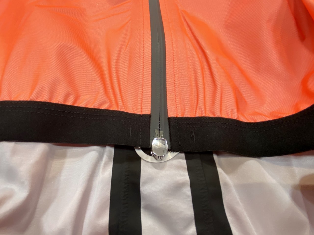 セールで買うのはお得か？ EQUIPE RS RAIN JACKET の真実 | ASSOS