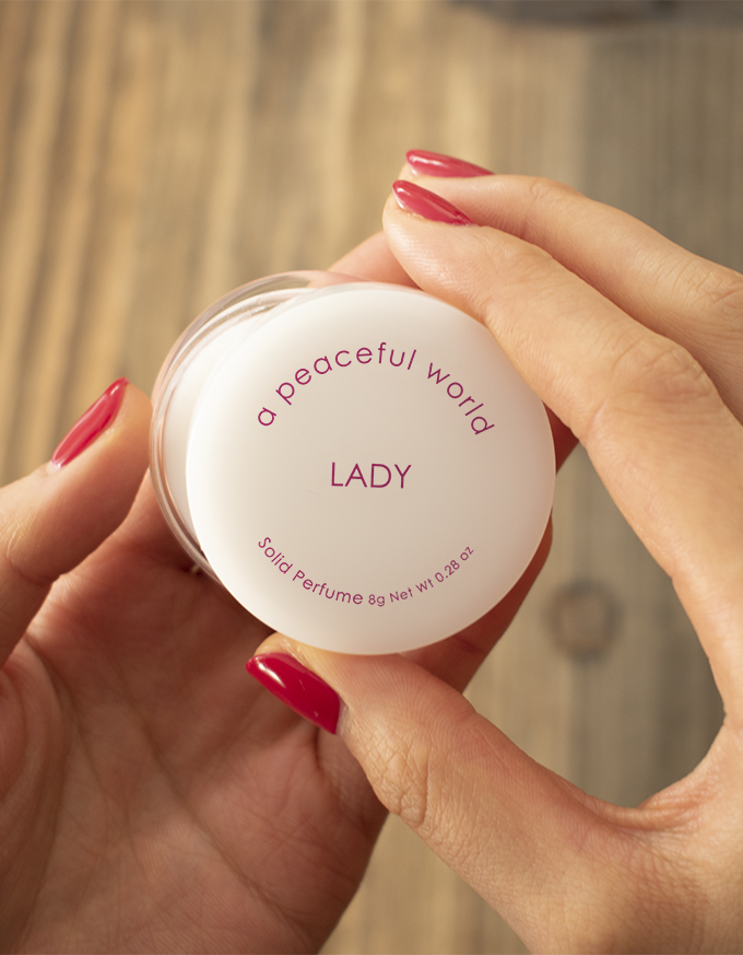 商品ラインナップ | 女性の魅力を伝えるモテ香 | a peaceful world | a