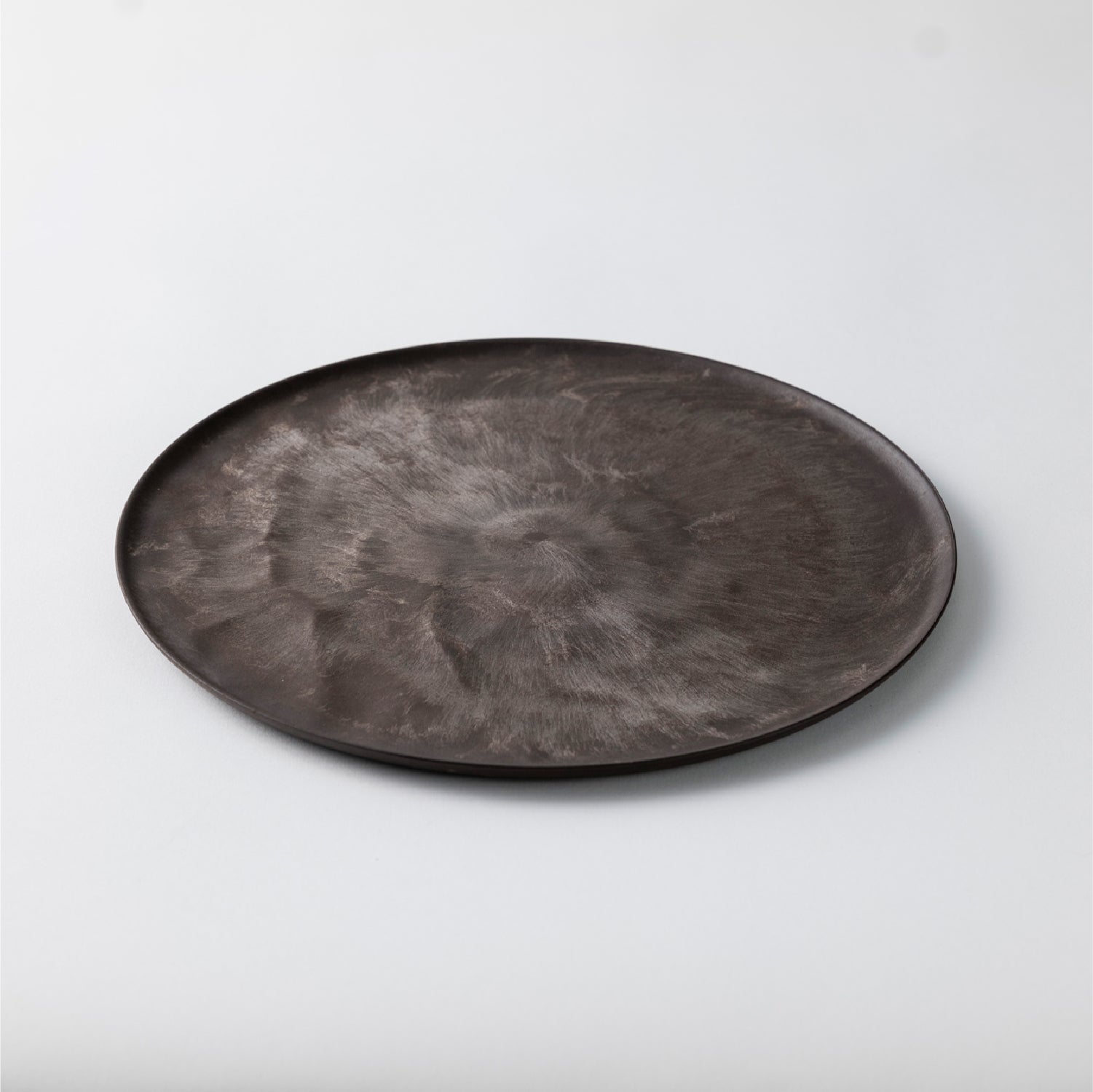 こだわりのある人の普段使い食器「大皿ウェーブ 杉皮」