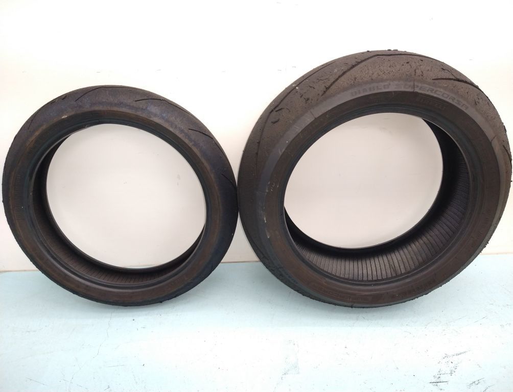 中古 タイヤ PIRELLI DIABLO スーパーコルサSP前後セット 120/70-17