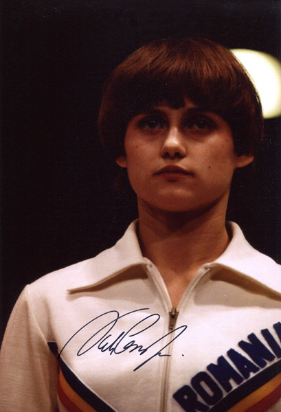 体操選手 ナディア・コマネチ 直筆サイン入り写真 ホログラムシール付