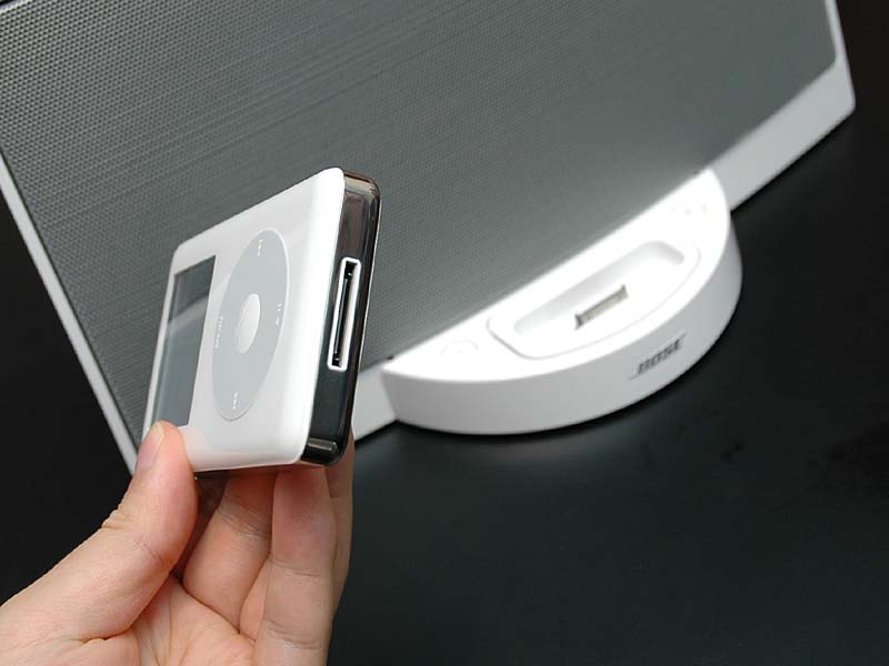 ボーズ、iPod専用スピーカー「SoundDock」