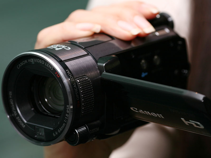 キヤノン、859万CMOSとDIGIC DV III搭載のAVCHDカメラ