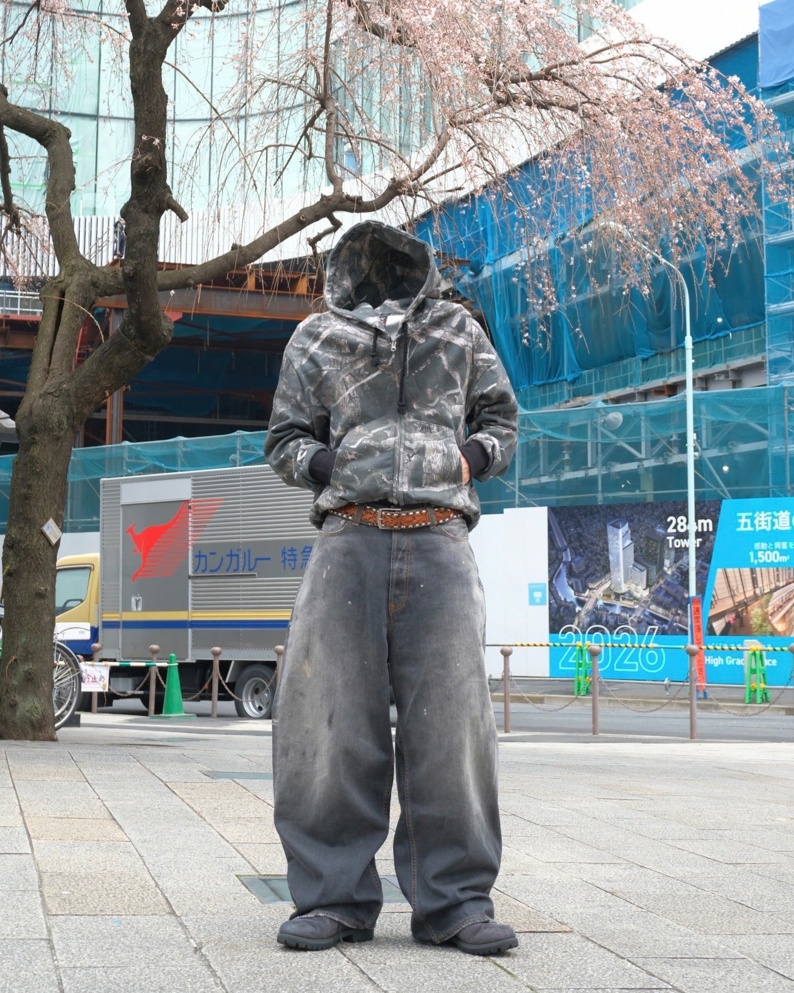 HOODIE / SWEAT – BELVET