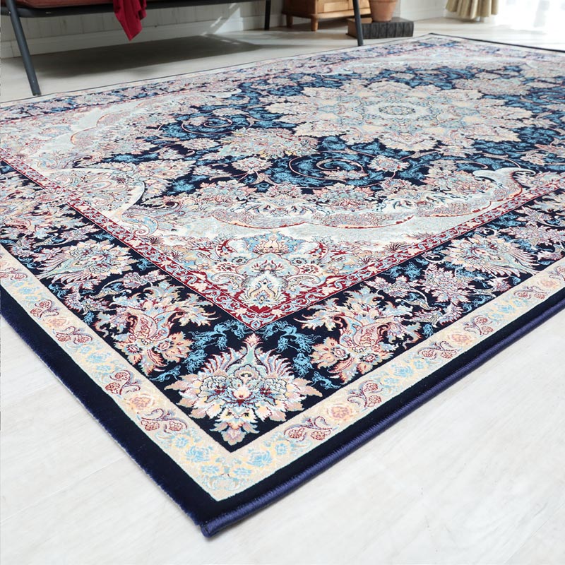 ロイヤル感溢れる緻密なデザイン。エジプト産高密度ウィルトン織ラグ