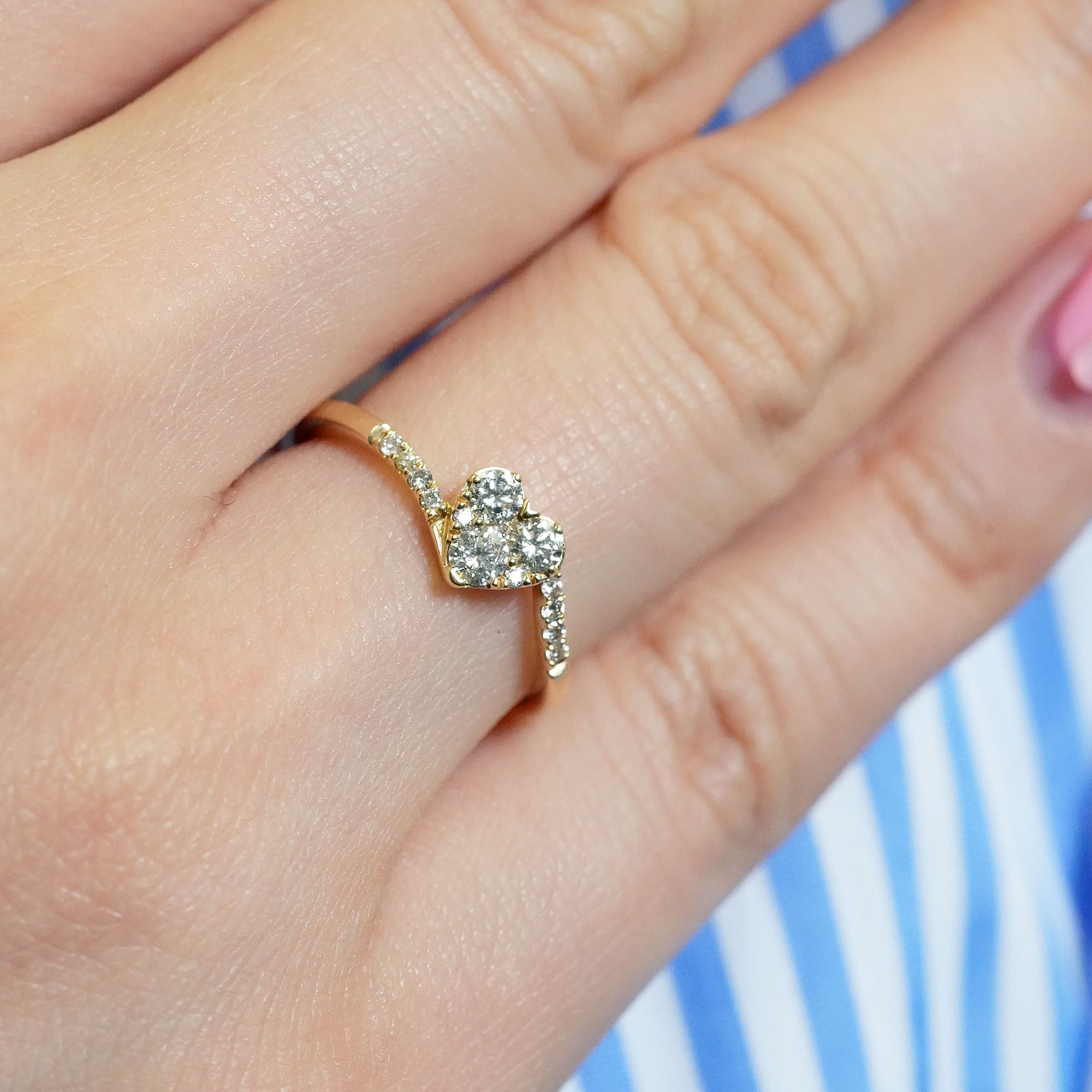 ハートモチーフダイヤモンドリング – K18YG / WG、0.35カラット