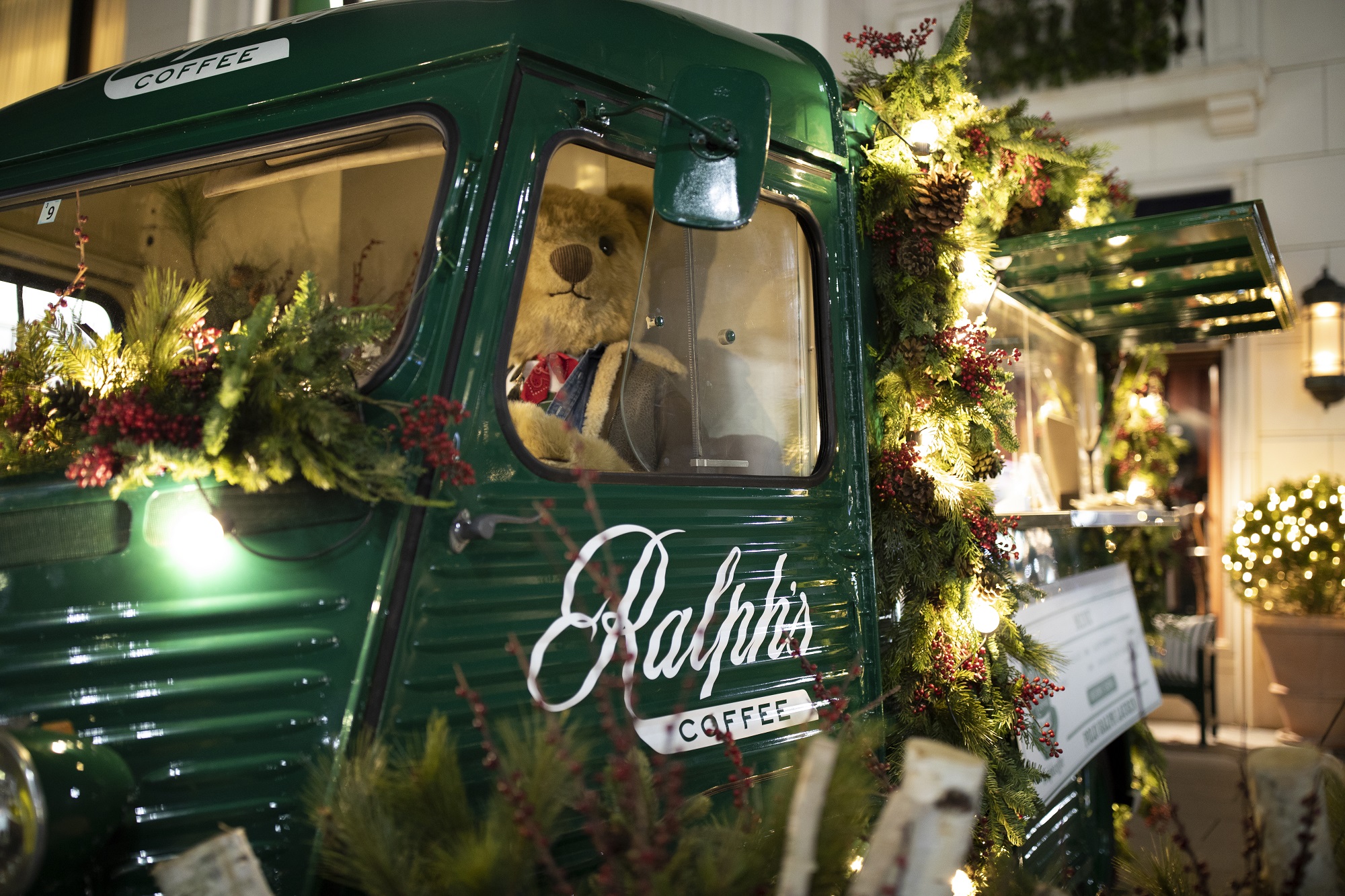 ラルフローレンが展開するラルフズ コーヒー、 ホリデートラックが期間