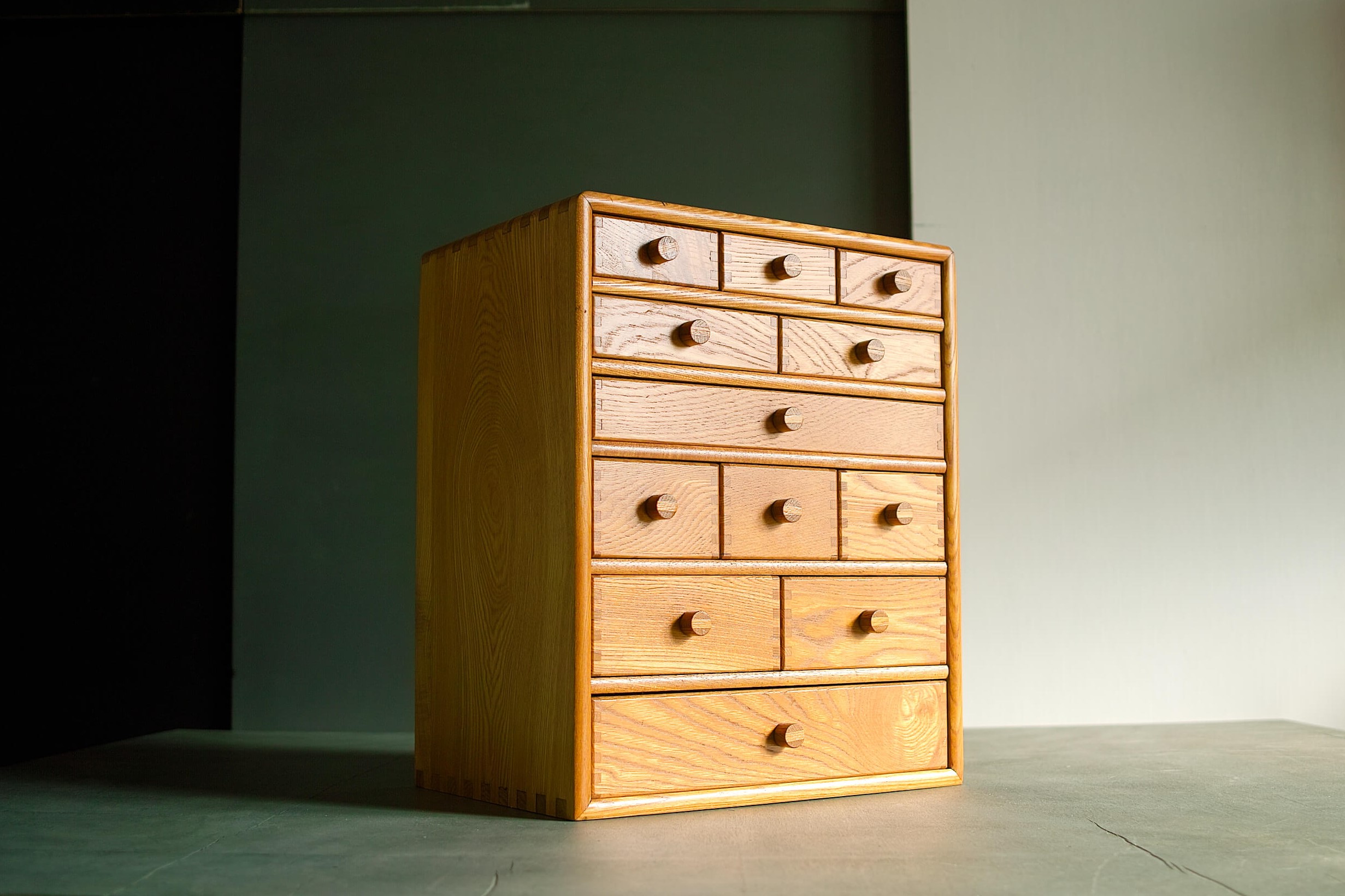 No.5786「総無垢材の小引き出し 12杯：ナチュラル」SOLD | ボルト