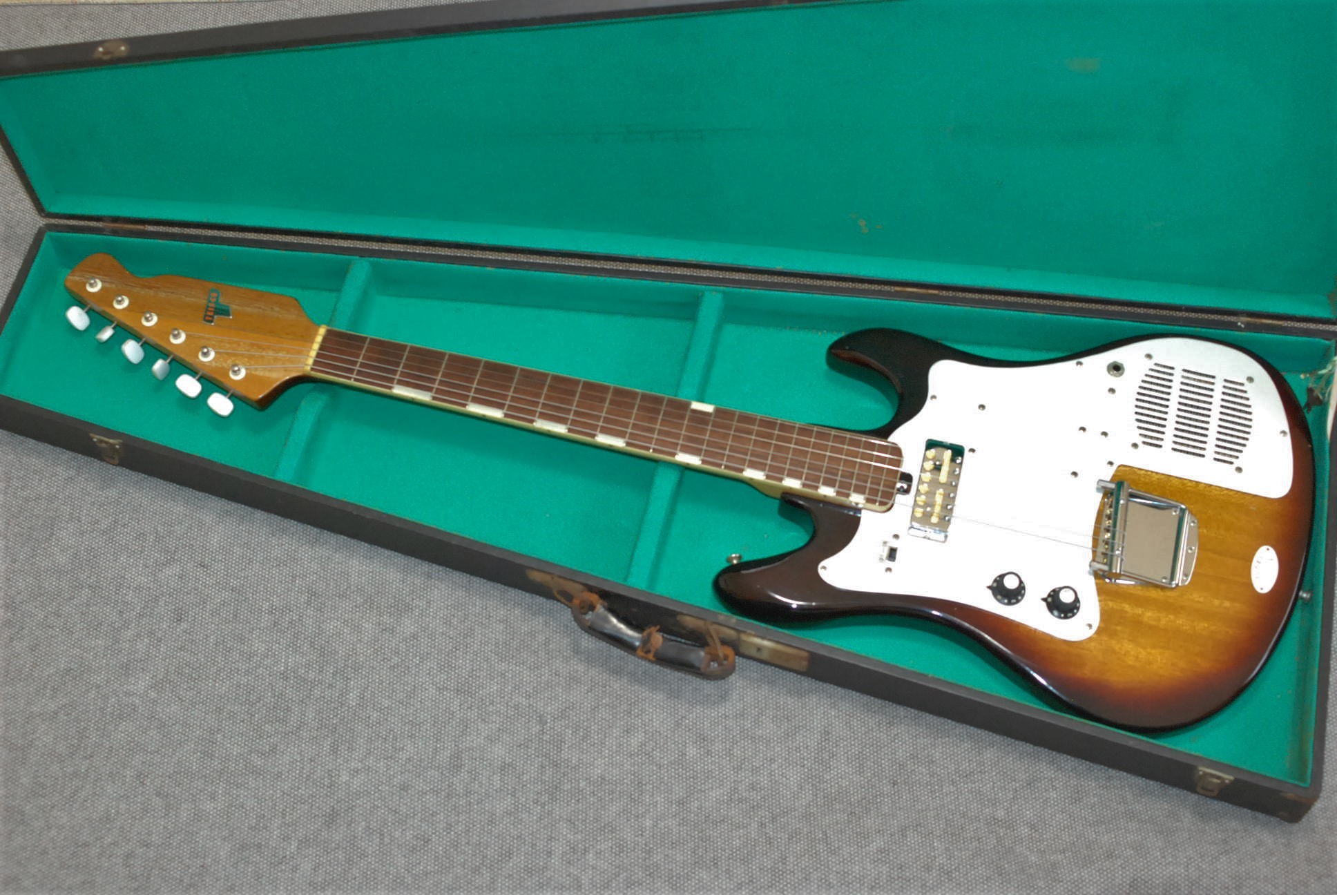 アンプ内蔵 Teisco TRG-1とアコギにPU取り付け - First Touch ギターリペア