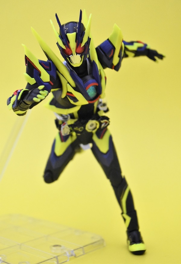 S.H.Figuarts 仮面ライダーゼロワン シャイニングアサルトホッパー