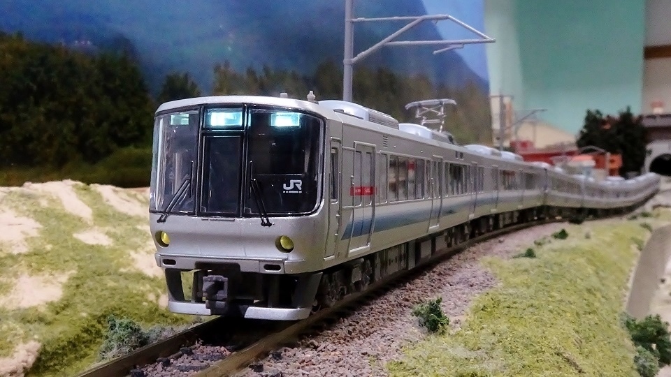 060F JR西日本223系0番台O-CAT荷物室設置車ー開港時の関空快速が登場
