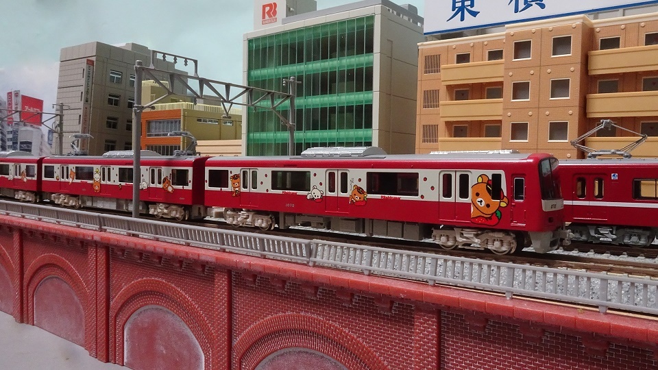 048F 京急新1000形「リラックマのイチゴお祝い号」 - ビスタ模型鉄道