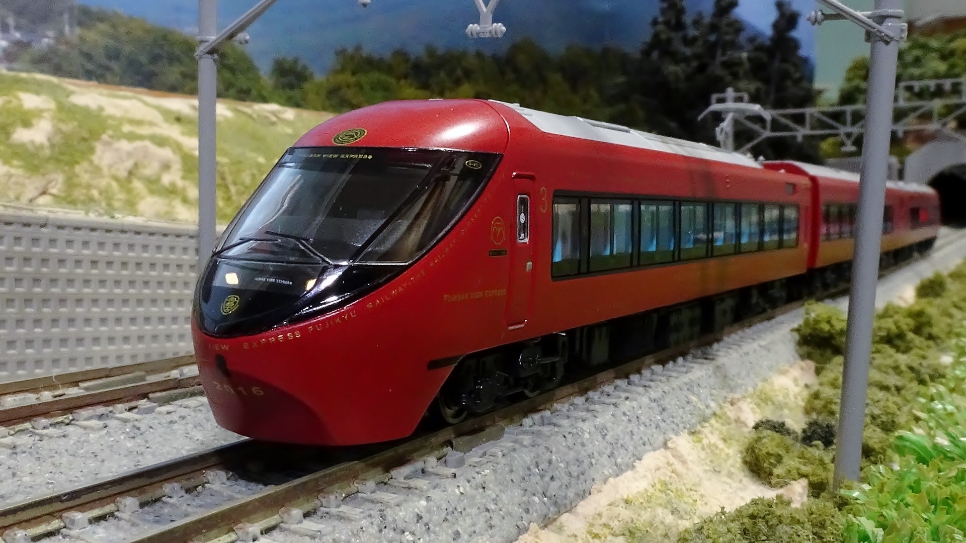 新車入線】富士山麓電気鉄道8500系「富士山ビュー特急」 - ビスタ模型