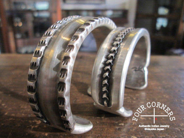 James Faks ジェームスフォックス ブレスレット - FOUR CORNERS