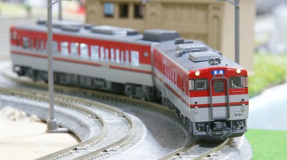 鉄道模型】JR キハ47-500形（新潟色・赤） - ビスタ模型鉄道