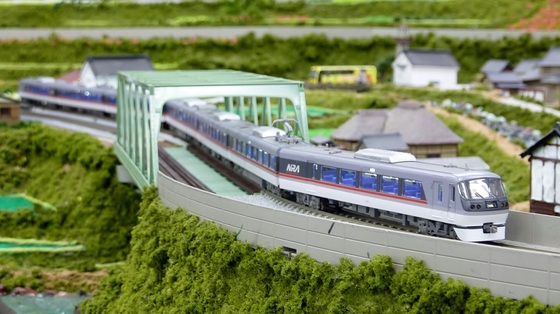 西武10000系ニューレッドアロー in 所沢市電気鉄道 - ビスタ模型鉄道