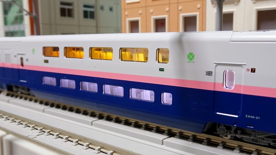 階上の暖色と階下の白色の室内灯！E4系「Maxとき」 - ビスタ模型鉄道