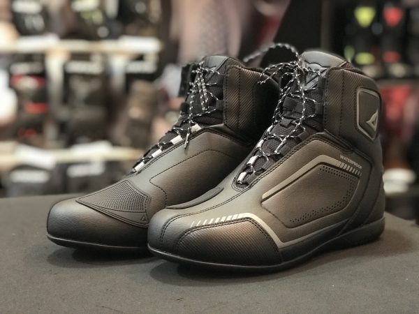 人気のRAPTORS シリーズに防水シューズが登場です