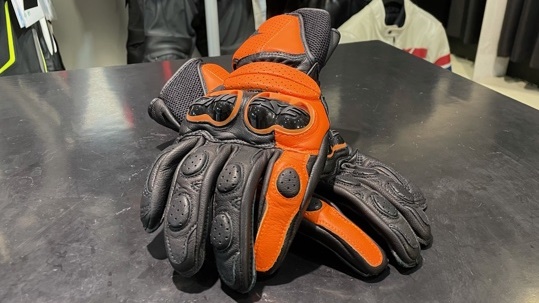 季節問わず使える[IMPETO GLOVES]