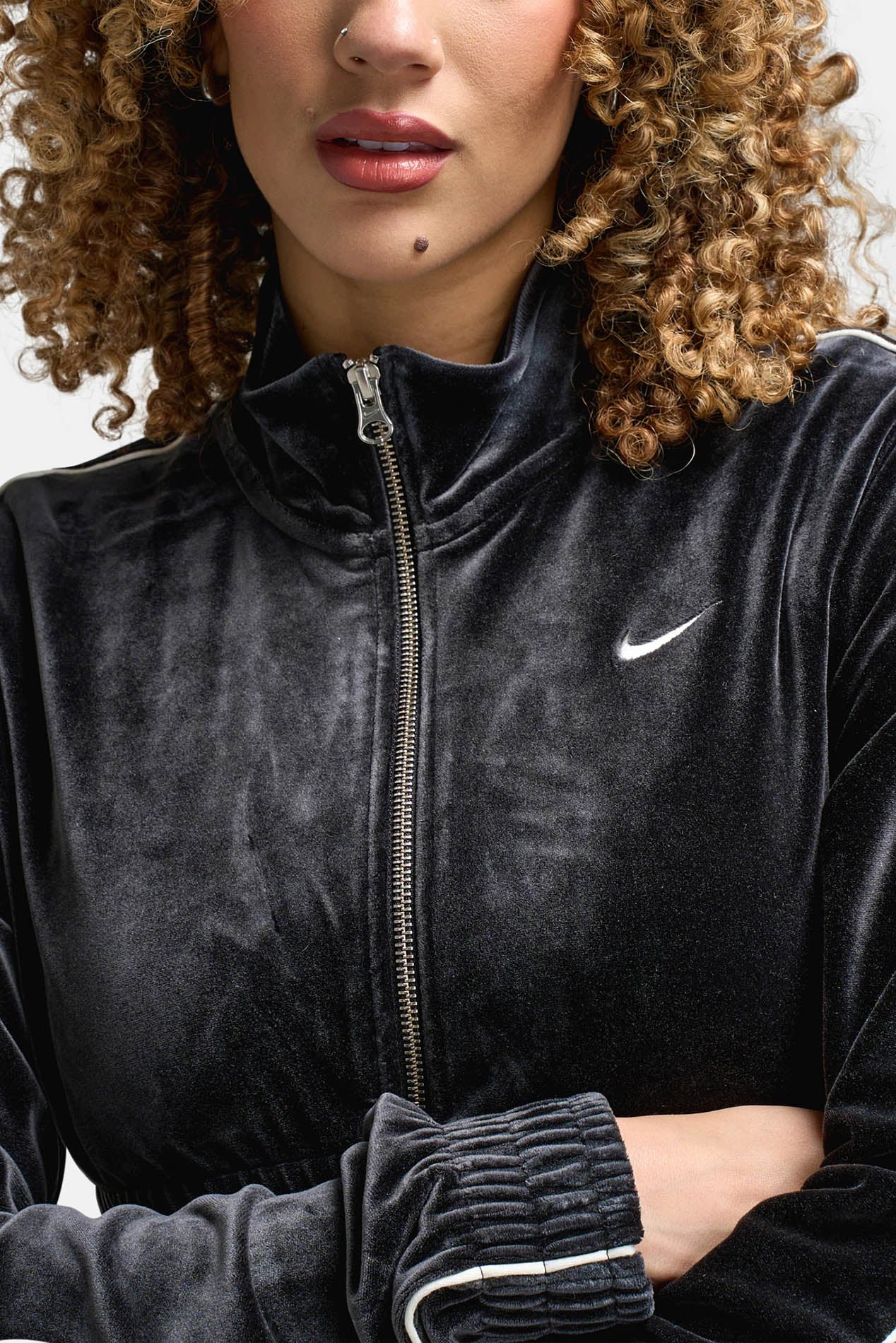 Nike Women's Cropped Velour Full Zip Top Black/Sail – blueandcream