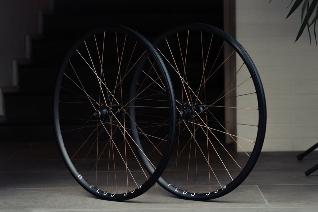 H PLUS SON AT-25 × DURA-ACE HB-7600