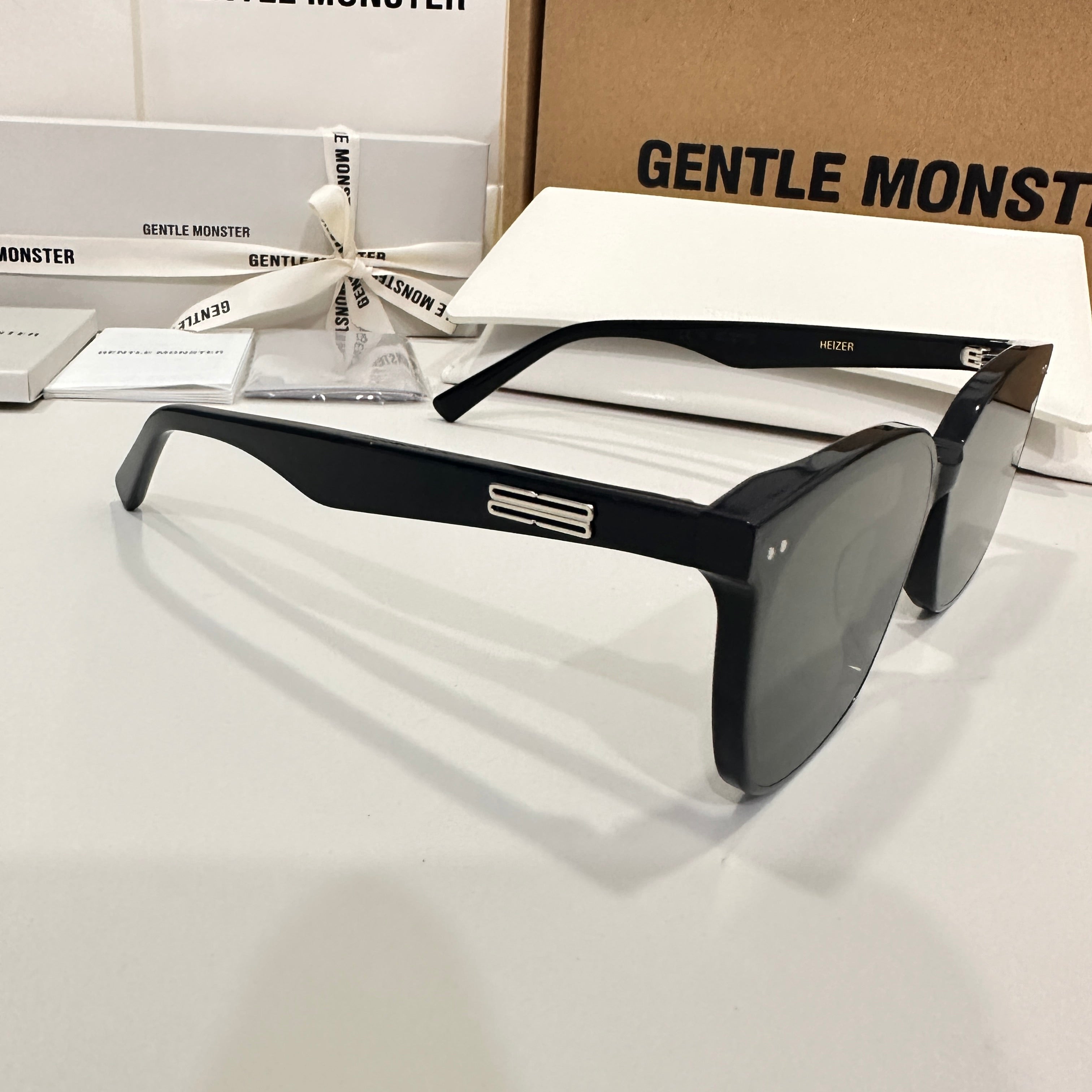 Heizer 01 – BTSGLASSES