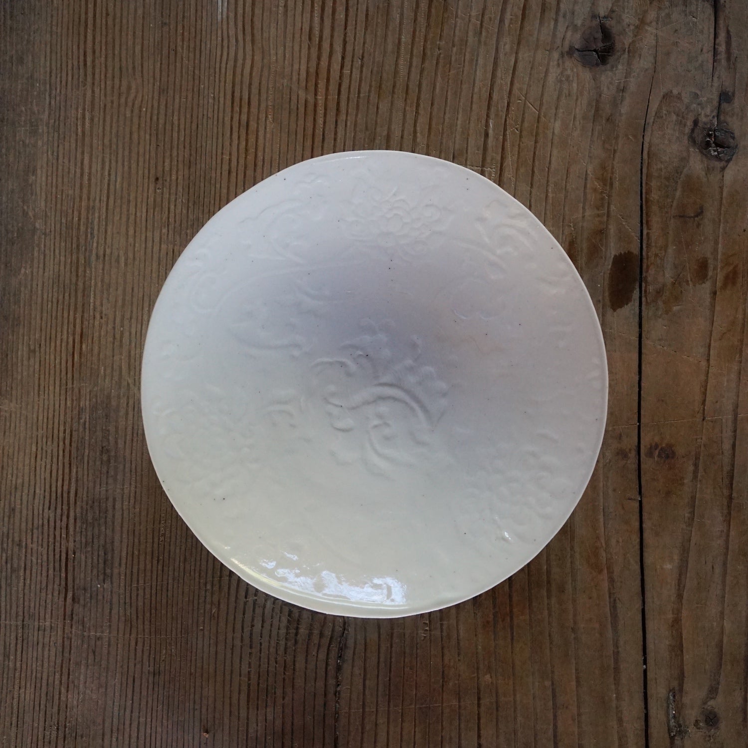 白磁唐草型打 6寸浅鉢 – 文祥窯 BUNSHO-GAMA