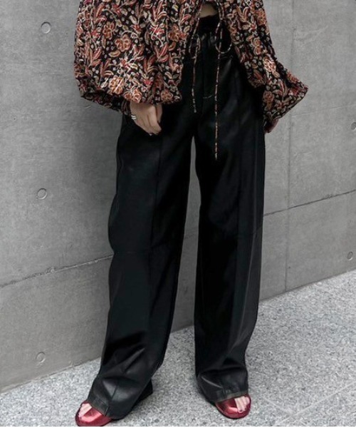 Ameri（アメリ）の「SYNTHETIC LEATHER COLOR SCHEME PANTS（その他