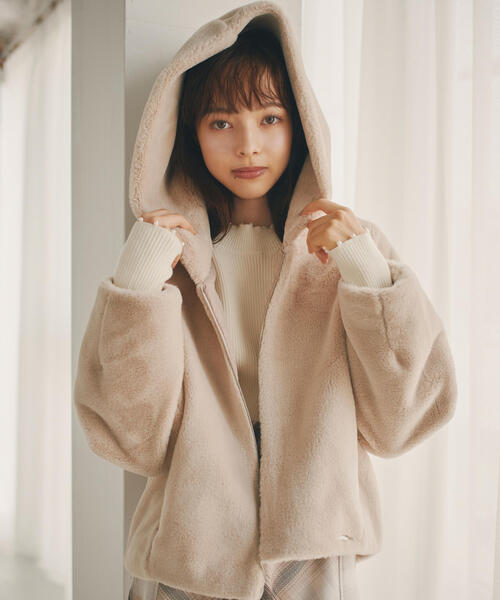 セール】◇【eS】グロッシーフェイクファーフーディー（その他