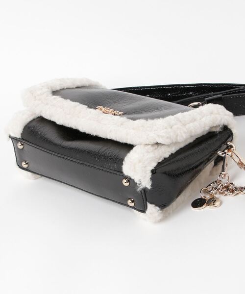 DAVIKA Flap Shoulder Bag ショルダーバッグ レディース | GUESS(ゲス